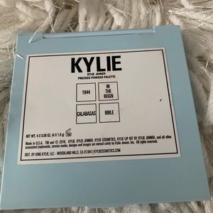 Kylie Cosmetics - Kourt eye palette
